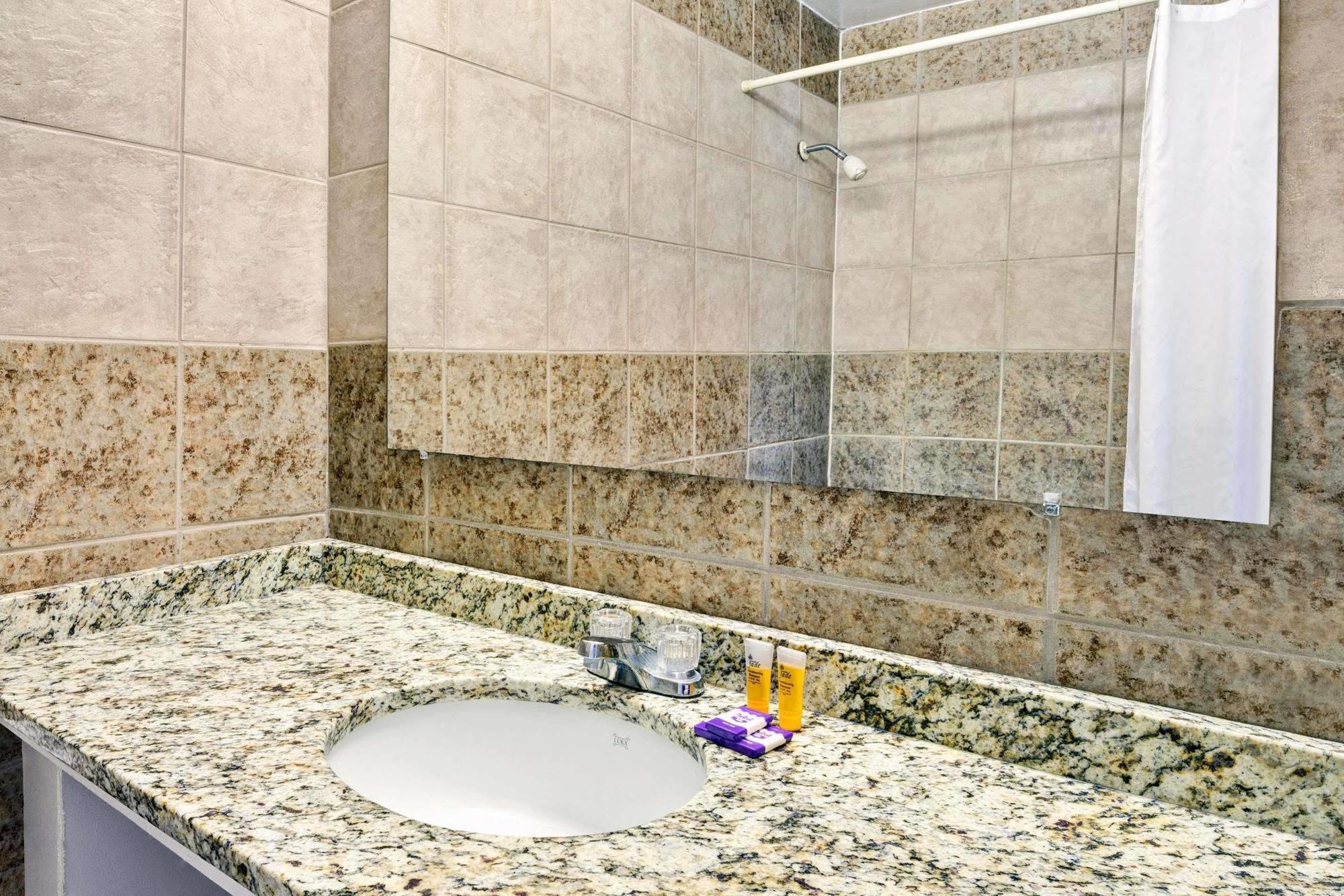 Weber Inn Kitchener Luaran gambar